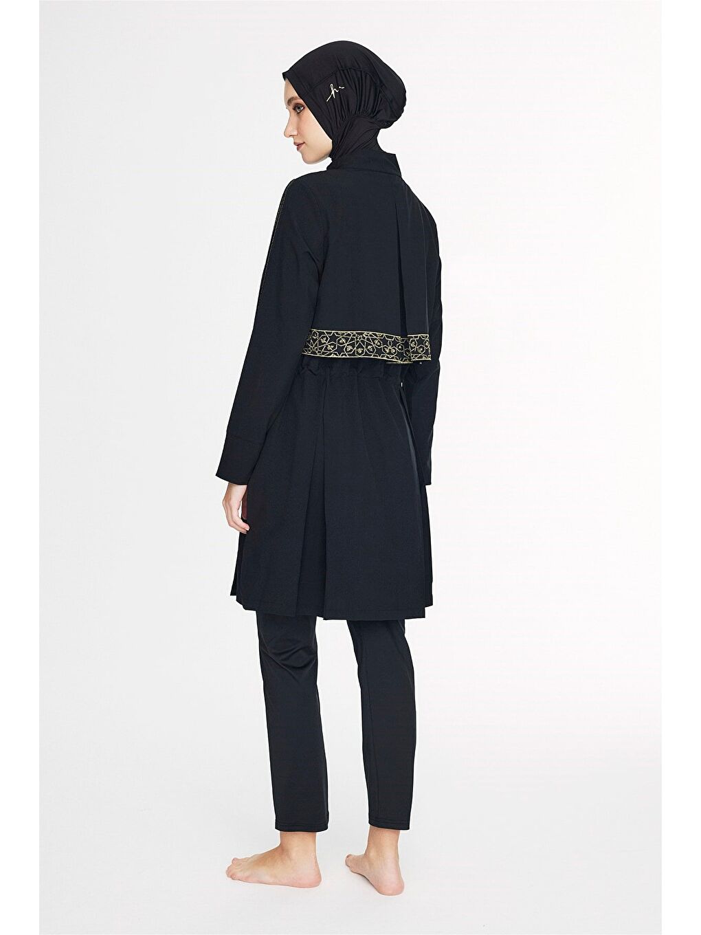 Siyah Vaha Koleksiyonu Altın Renk Nakış Detaylı 5 Parça Tam Tesettür Mayo Takımı 5086-2