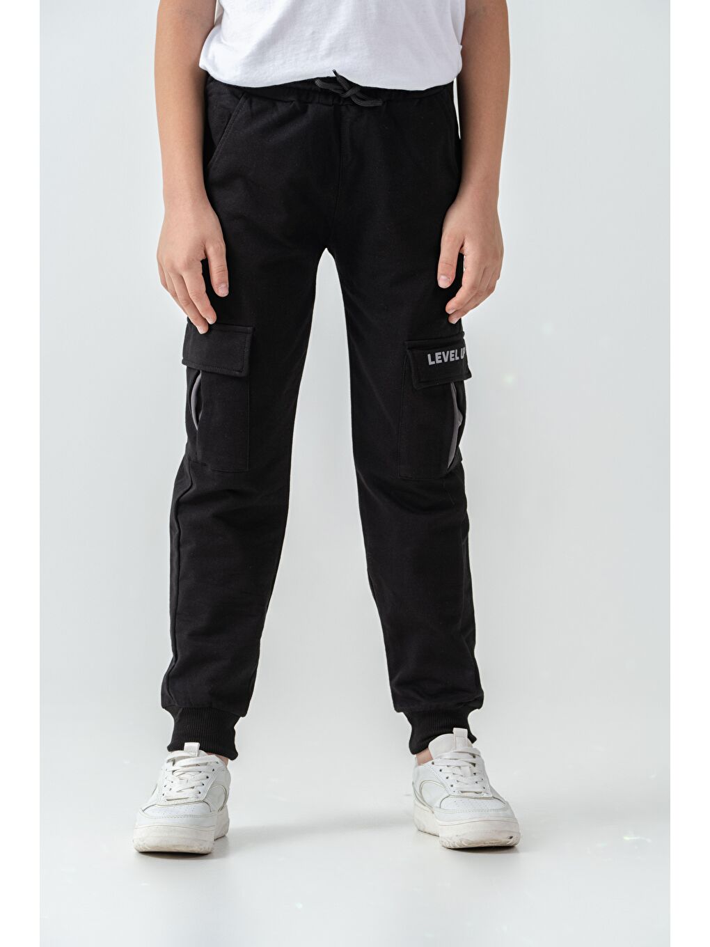 Siyah Kargo Cepli Cep Kapağı Level Up Baskılı Erkek Çocuk Eşofman Altı