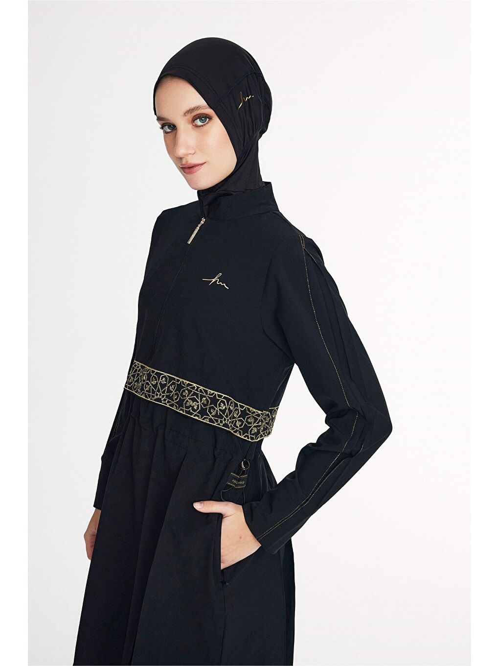 Siyah Vaha Koleksiyonu Altın Renk Nakış Detaylı 5 Parça Tam Tesettür Mayo Takımı 5086-5