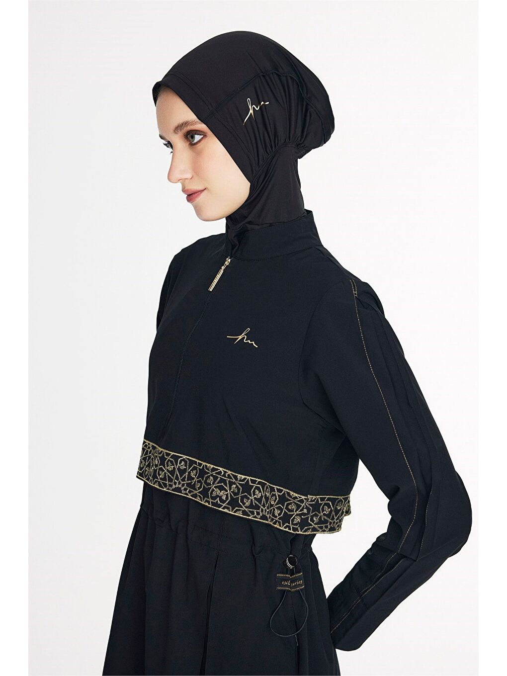 Siyah Vaha Koleksiyonu Altın Renk Nakış Detaylı 5 Parça Tam Tesettür Mayo Takımı 5086-7