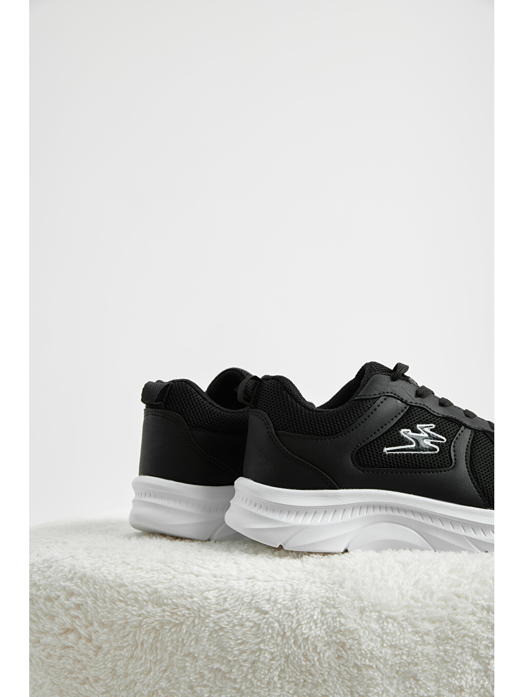 Kadın Siyah Beyaz Rahat Kalıp Faylon Tabanlı Sneaker-2