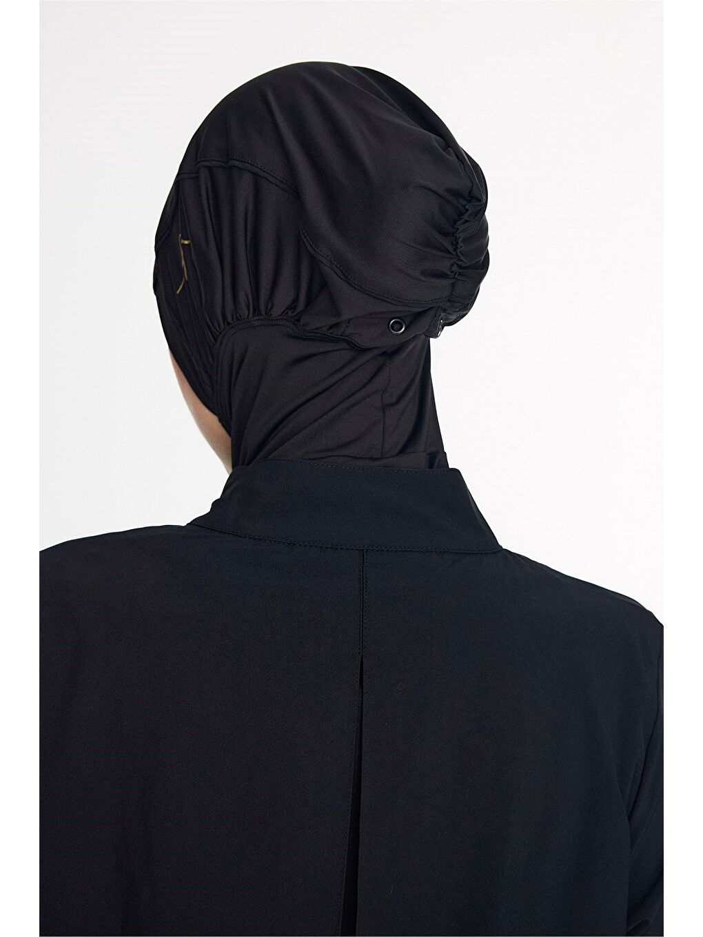 Siyah Vaha Koleksiyonu Altın Renk Nakış Detaylı 5 Parça Tam Tesettür Mayo Takımı 5086-8