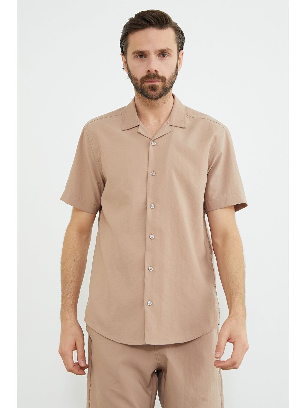 Bej Düğmeli Kısa Kollu Regular Fit Gömlek-1