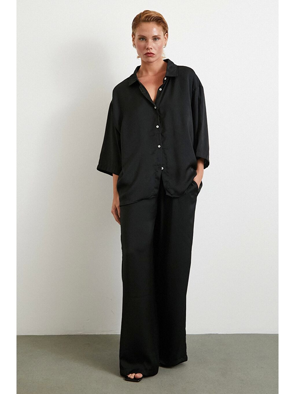 Dökümlü Romantik Pantolon Siyah-1