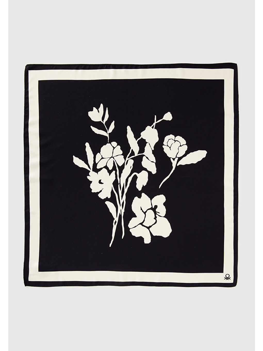 Kadın Siyah Çiçek Baskılı İpeksi Fular