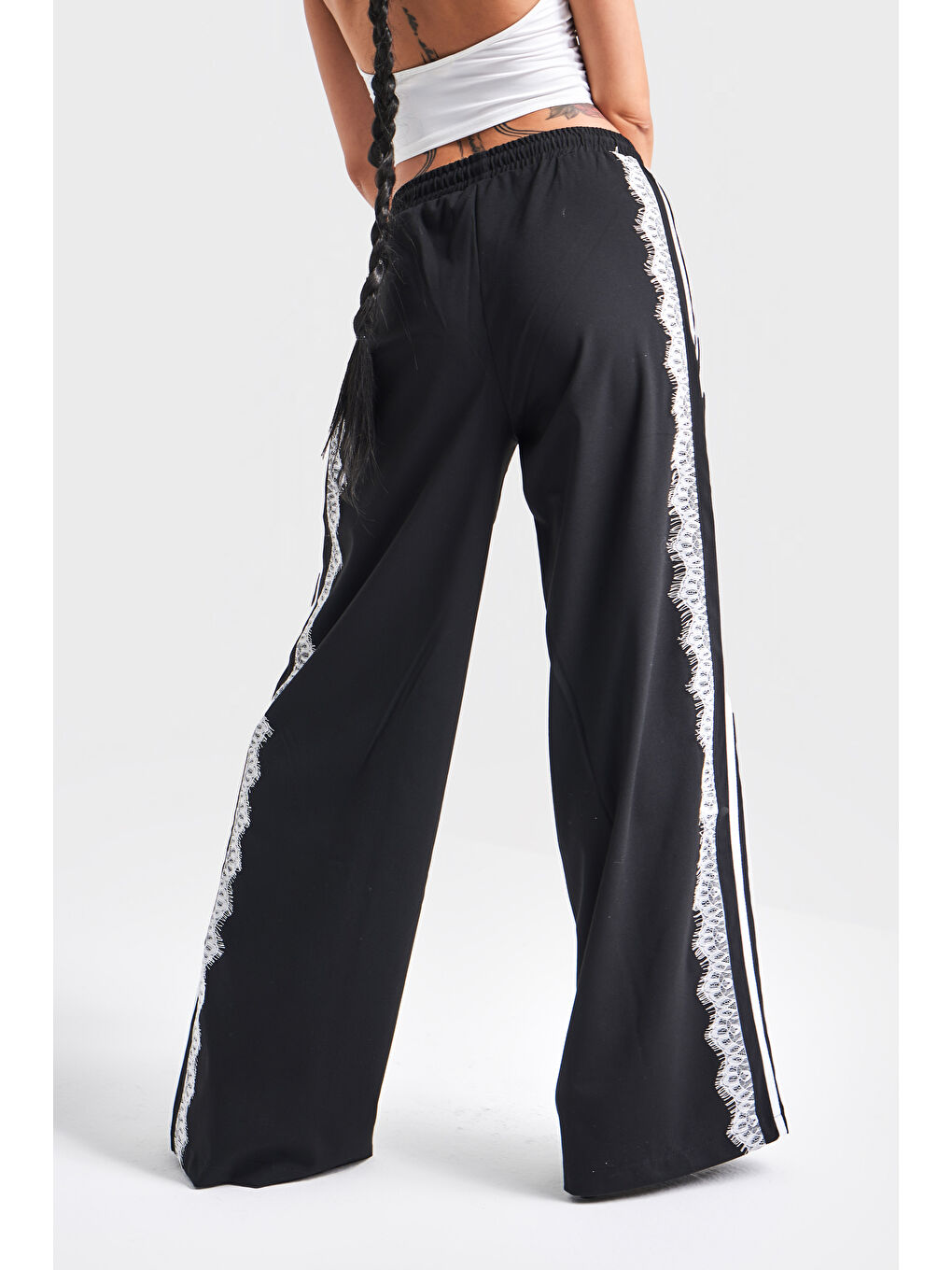 Kadın Siyah Renk Yandan Şeritli Dantel Detaylı Tasarım Kumaş Pantolon-2