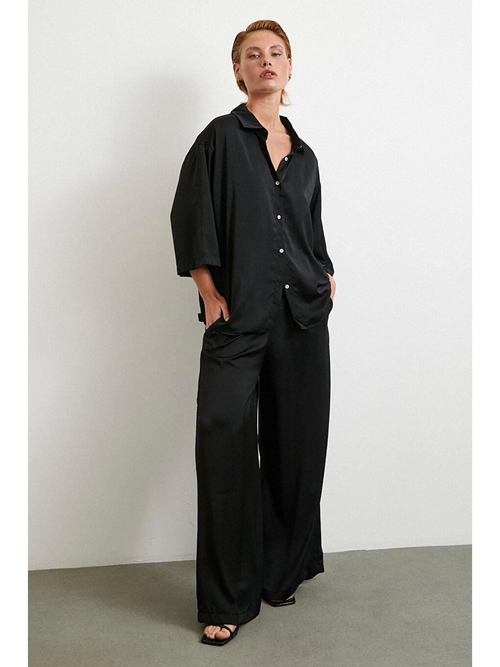 Dökümlü Romantik Pantolon Siyah-2