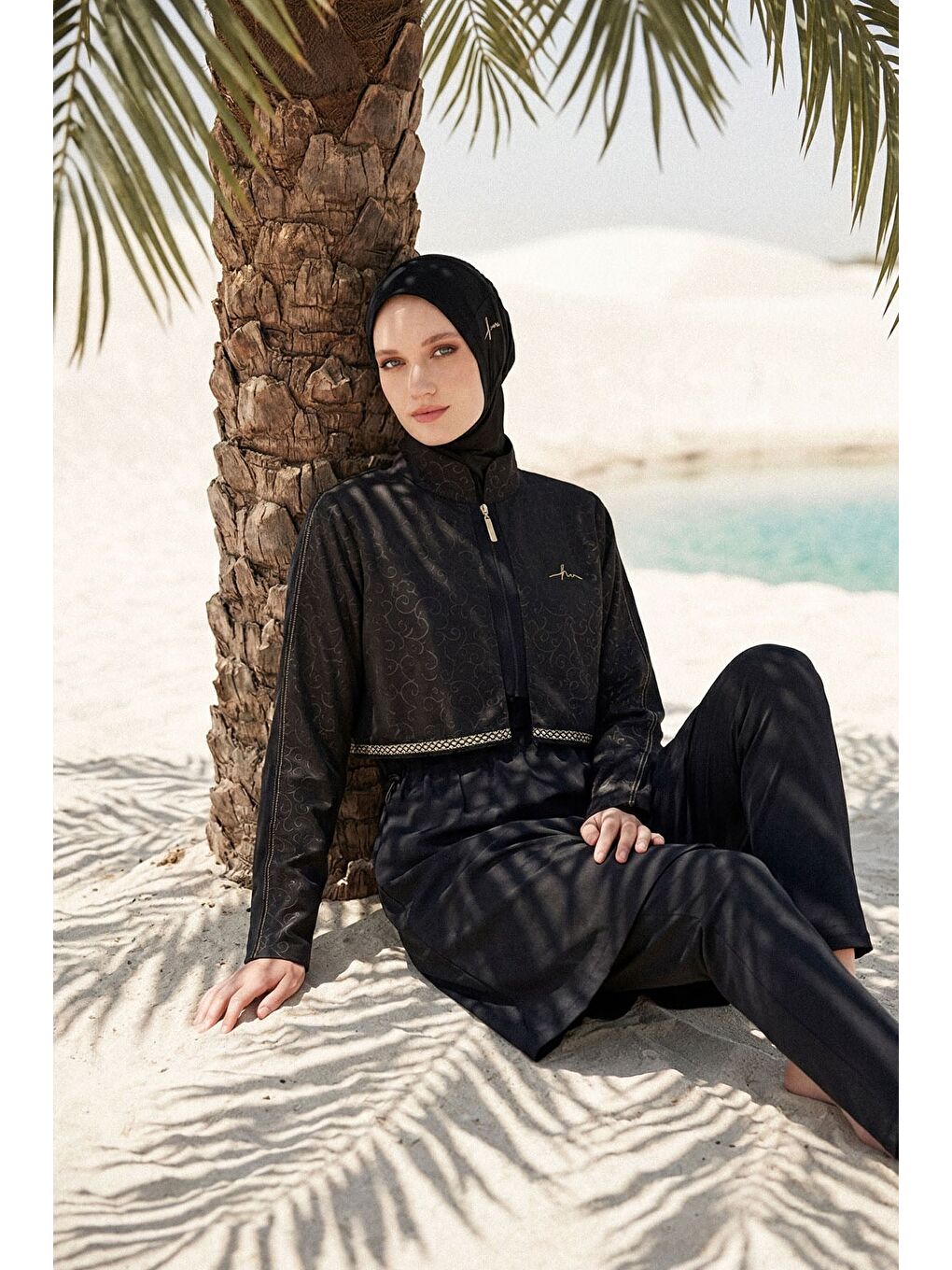 Vaha Koleksiyonu Dokulu Kumaş Nakışlı Siyah 5 Parça Tam Tesettür Mayo Takımı 5087-2