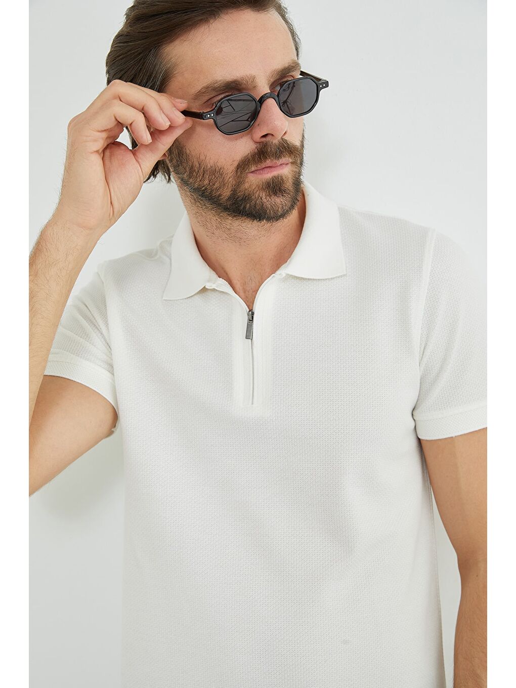 Ekru Yarım Fermuarlı Petek Kumaş Polo Yaka Tişört