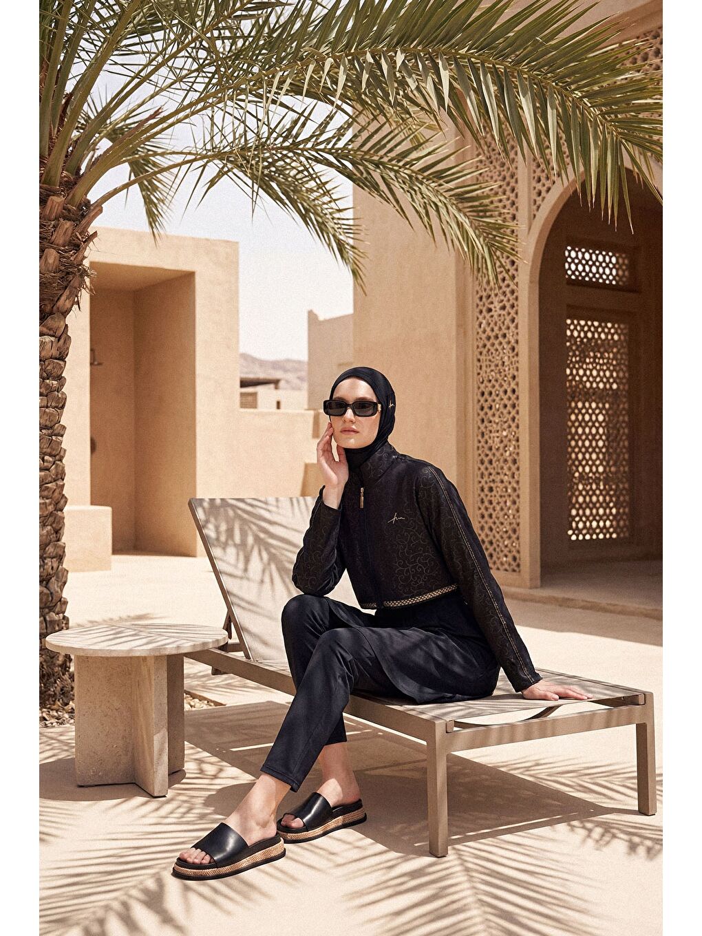 Vaha Koleksiyonu Dokulu Kumaş Nakışlı Siyah 5 Parça Tam Tesettür Mayo Takımı 5087-3