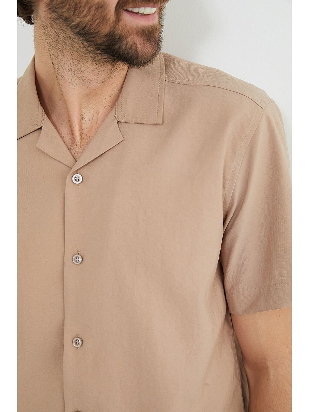 Bej Düğmeli Kısa Kollu Regular Fit Gömlek-4