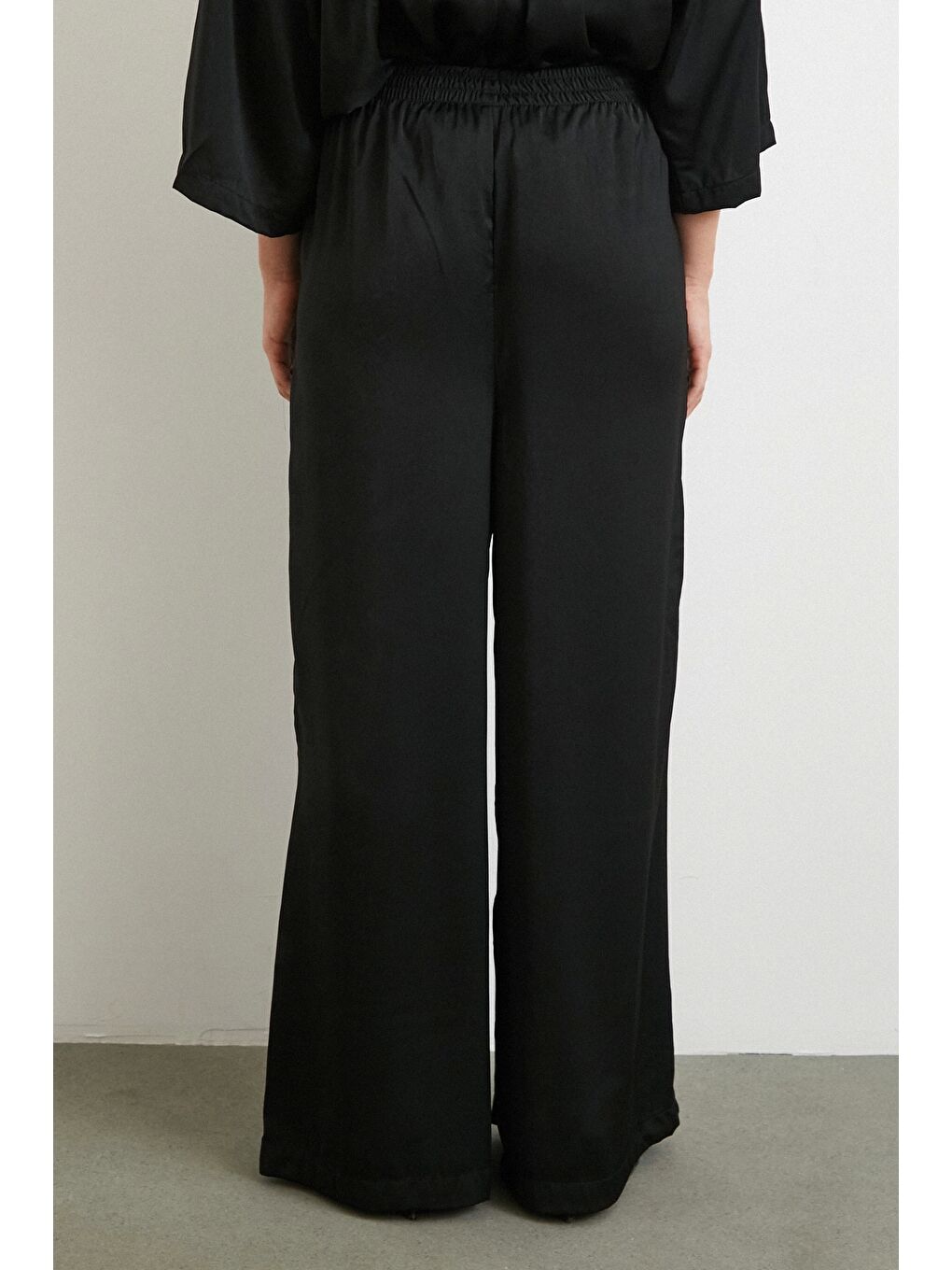 Dökümlü Romantik Pantolon Siyah-5