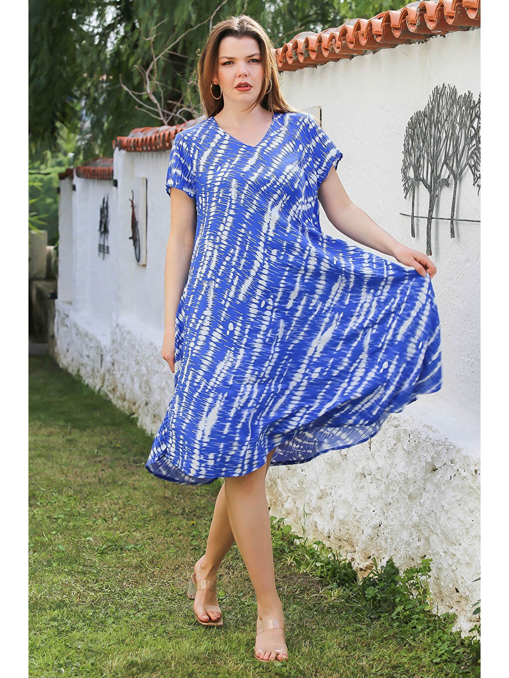 Mavi V Yaka Düşük Kol Allover Baskılı Casual Viskon Dokuma Elbise 115 66