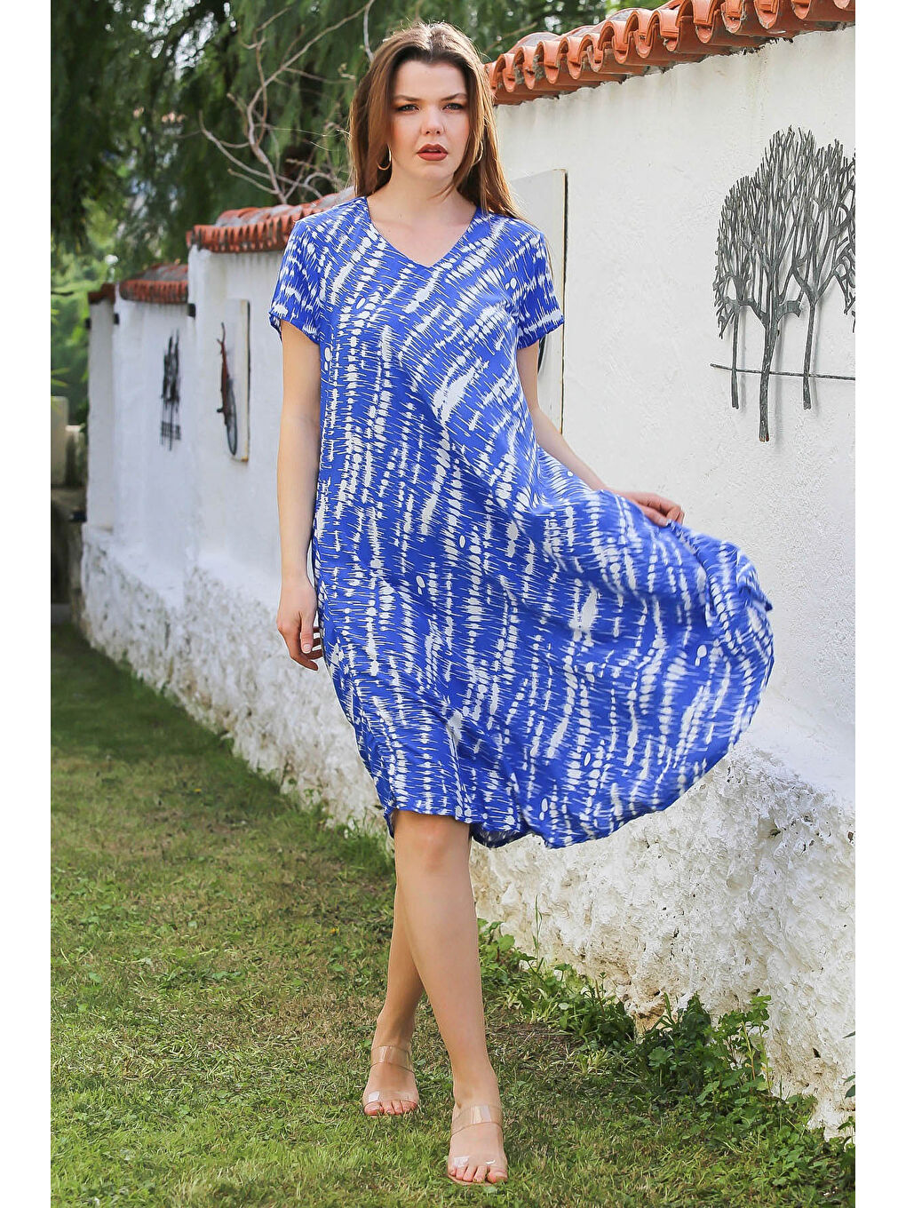 Mavi V Yaka Düşük Kol Allover Baskılı Casual Viskon Dokuma Elbise 115 66-1