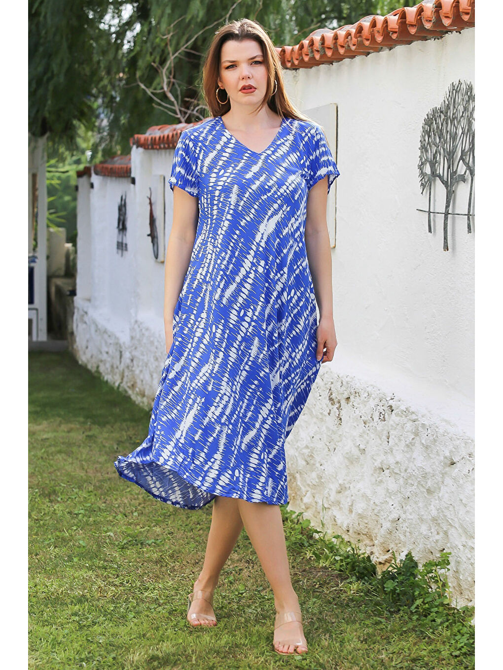 Mavi V Yaka Düşük Kol Allover Baskılı Casual Viskon Dokuma Elbise 115 66-4