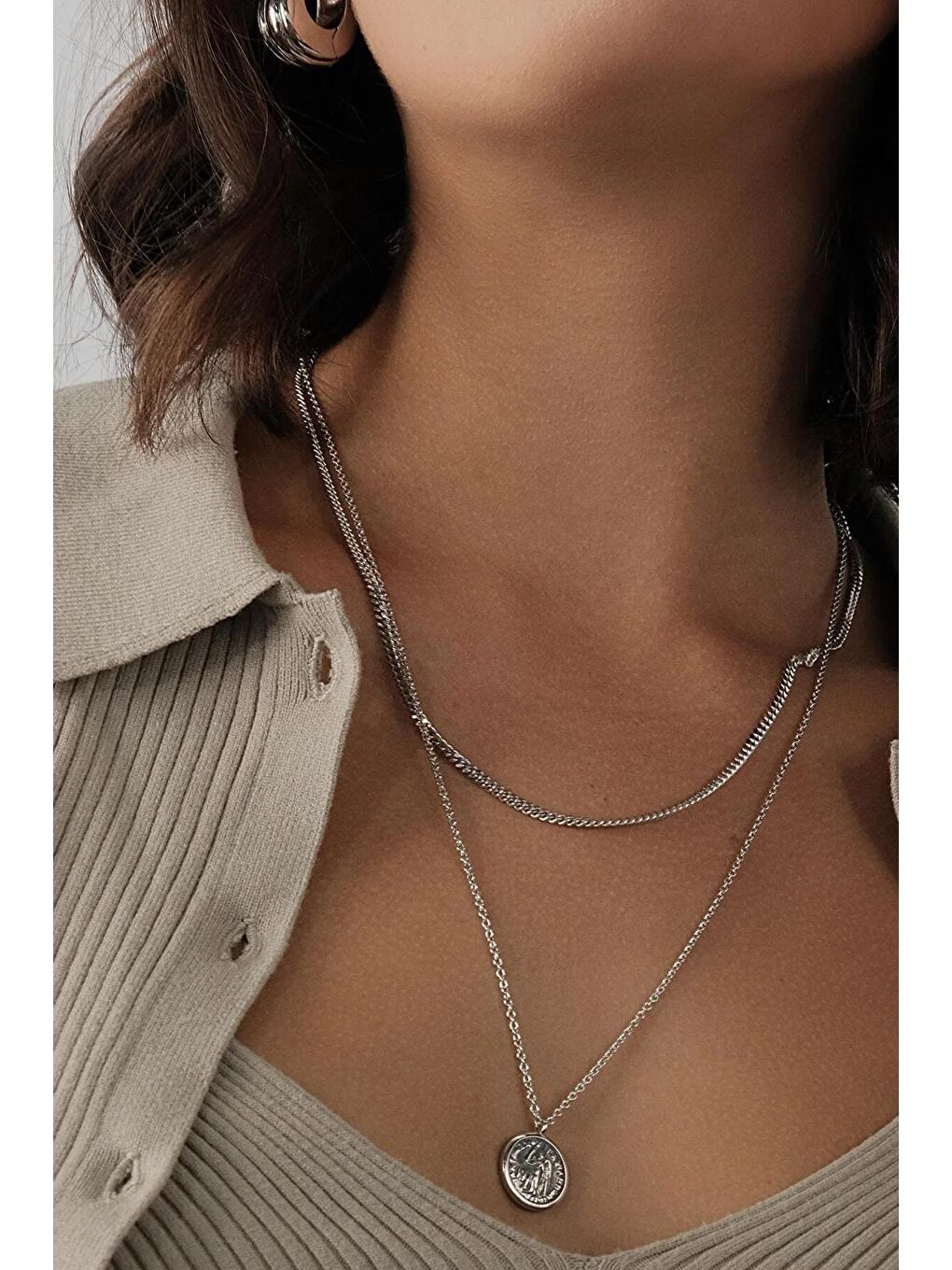 Gri Gümüş Turalı Madalyon Kolye