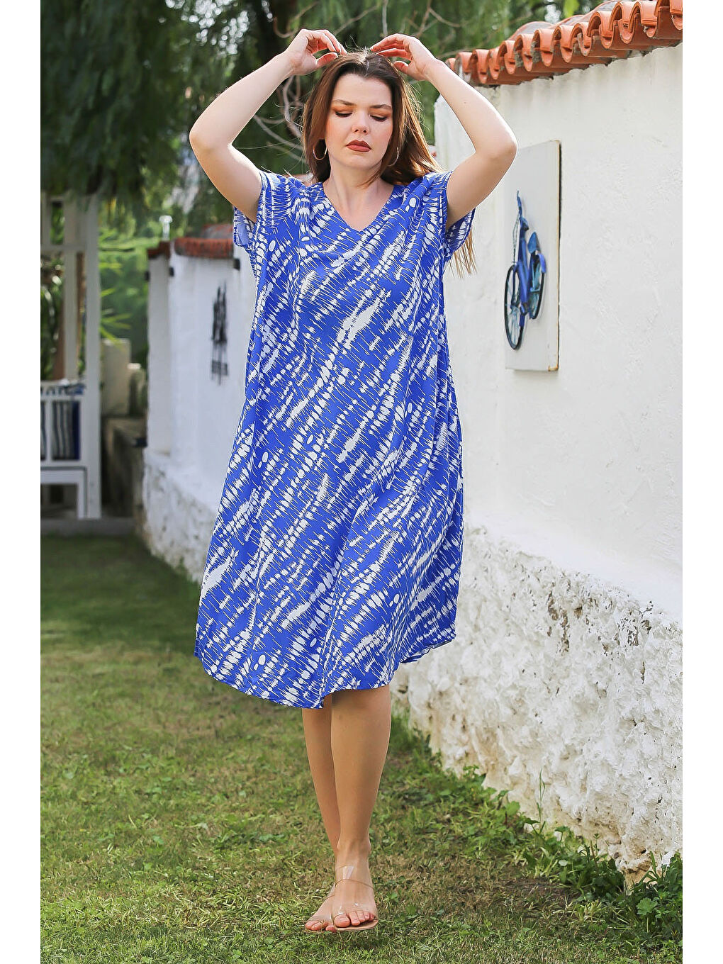 Mavi V Yaka Düşük Kol Allover Baskılı Casual Viskon Dokuma Elbise 115 66-5
