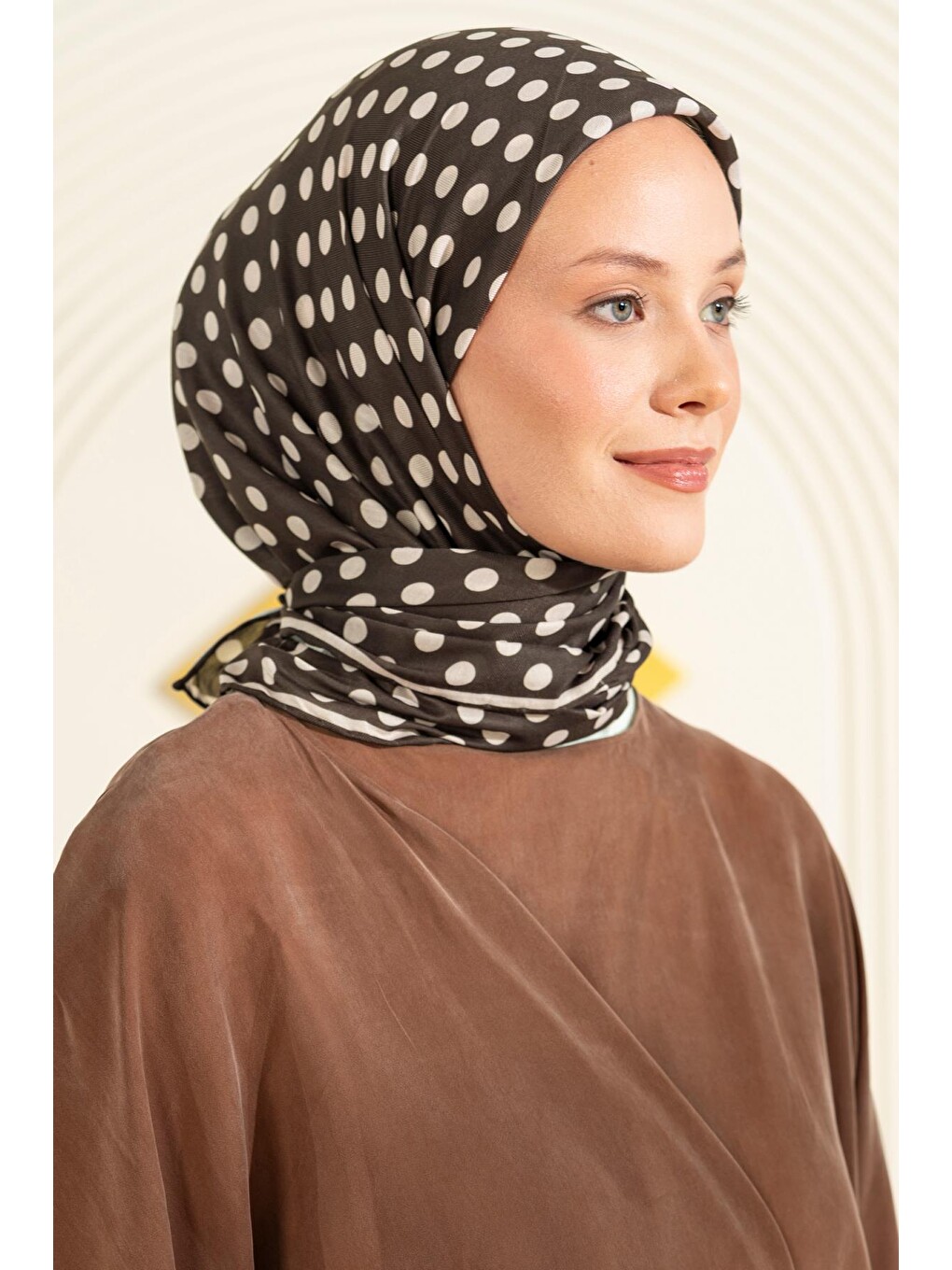 Kahverengi Puantiye Desen Soft Eşarp-3