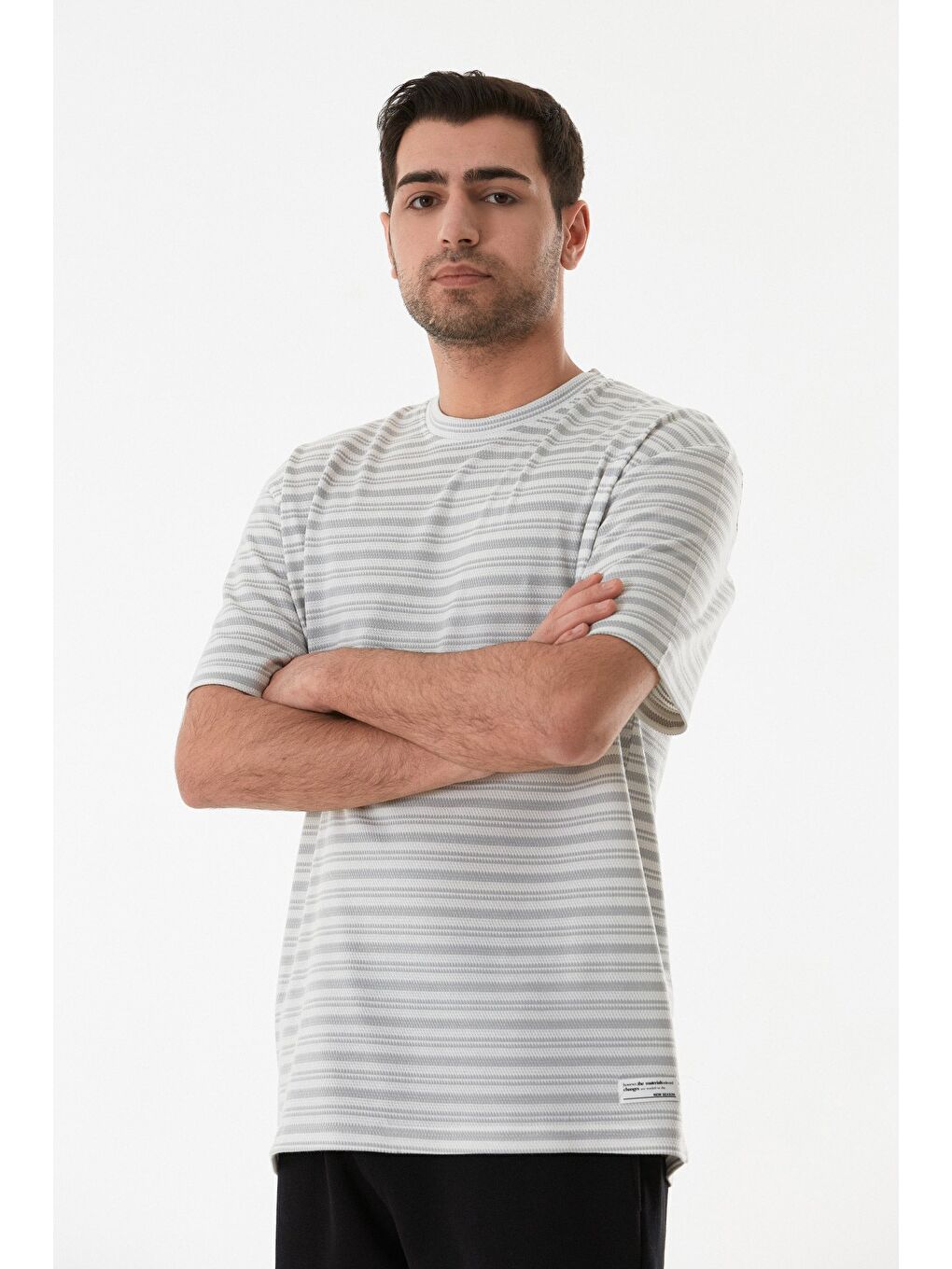 Gri Çizgili Jakarlı Bisiklet Yaka Tişört-2