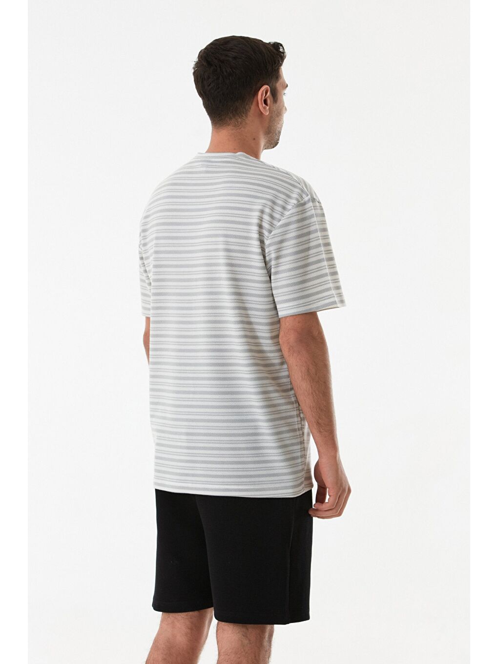 Gri Çizgili Jakarlı Bisiklet Yaka Tişört-3