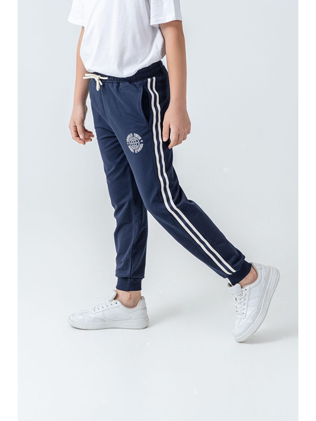 Lacivert Yanlar Şeritli World Wide Baskılı Erkek Çocuk Eşofman Altı-1