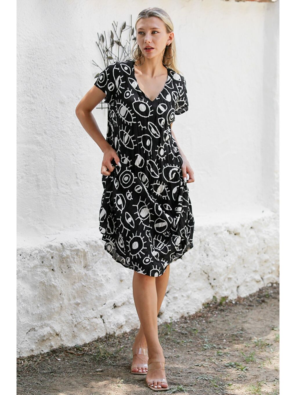 Siyah-Beyaz V Yaka Düşük Kol Allover Baskılı Dokuma Casual Bürümcük Elbise-3
