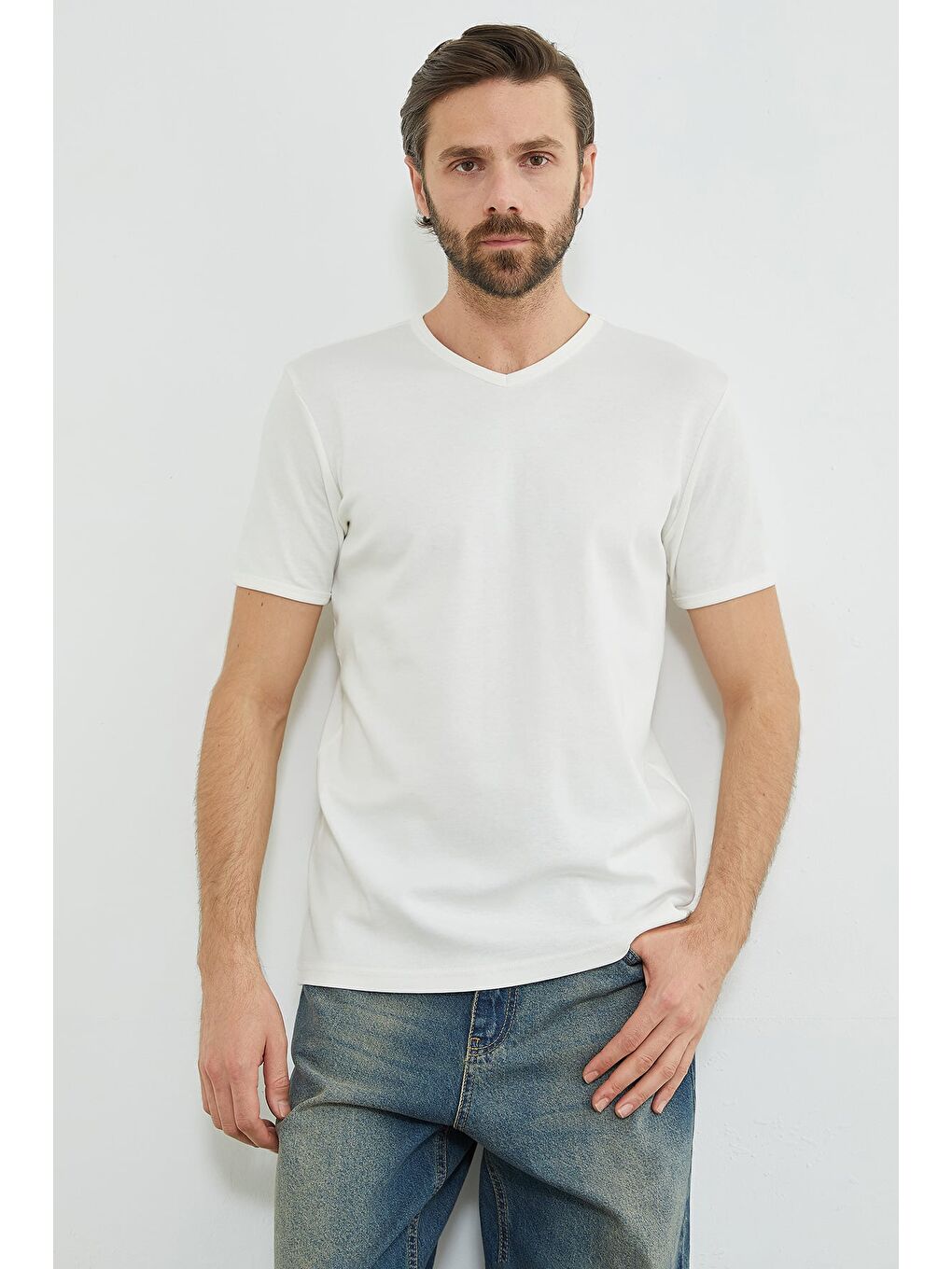 Ekru Basic Ribanalı V Yaka Tişört