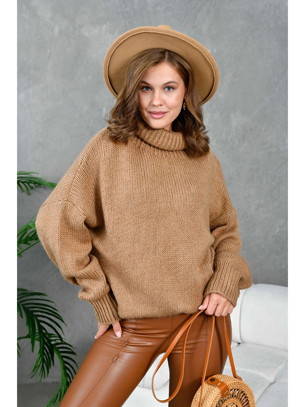 Kahverengi Kadın Balıkçı Yaka Kaşkorse Oversize Triko Tunik