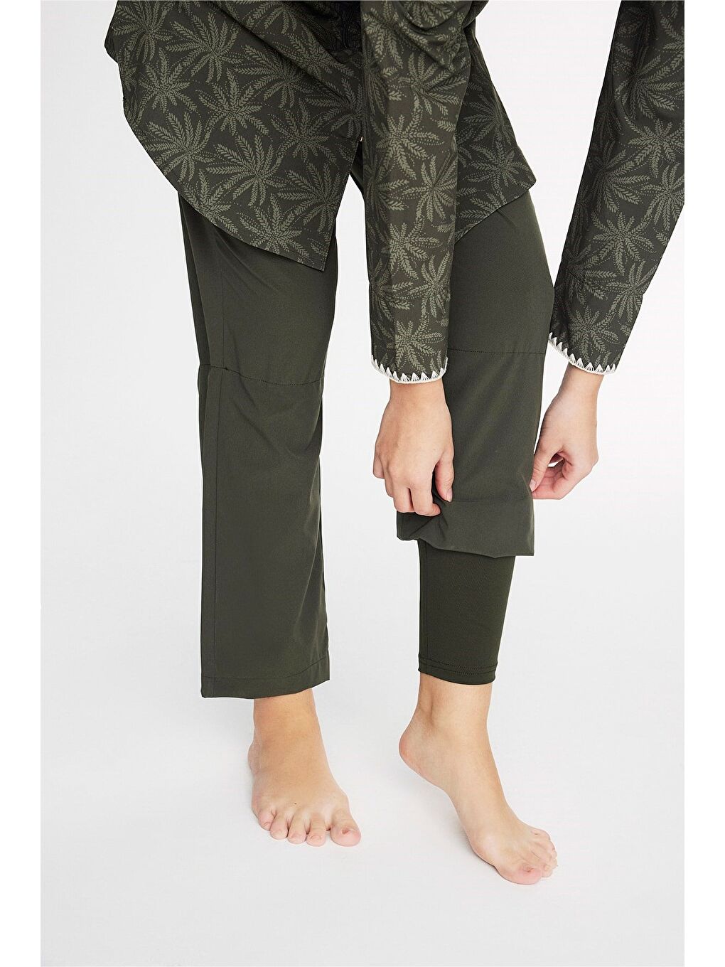 Haki Vaha Koleksiyonu Taytlı Pantolonlu Palmiye Desenli 6 Parça Tam Tesettür Mayo Takımı 5095-8