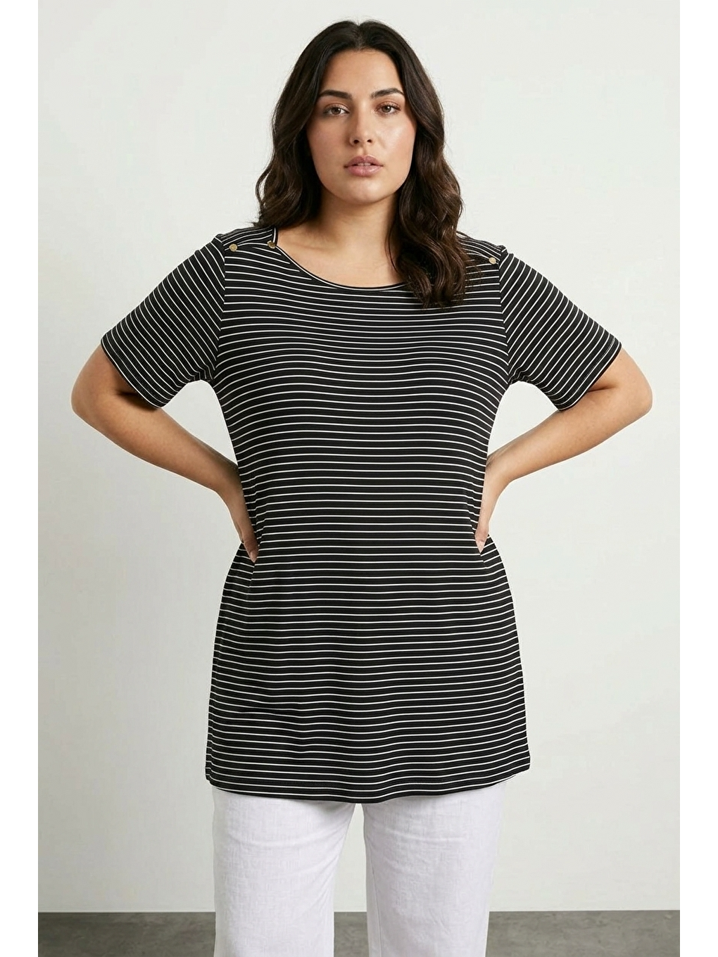 Siyah Bisiklet Yaka Kısa Kollu Omzu Çıtçıtlı Esnek Kumaşlı Çizgili Uzun T-shirt-3