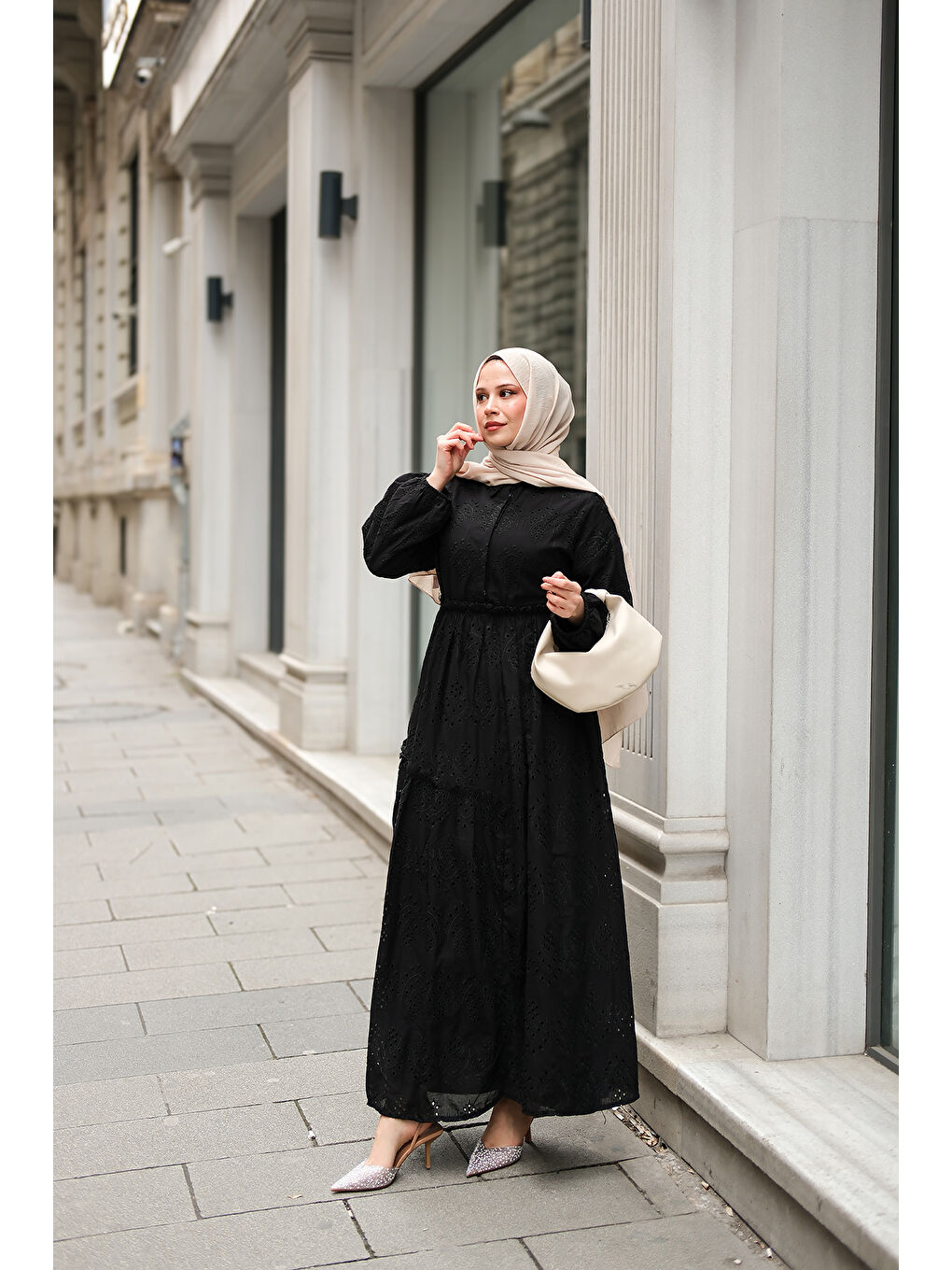 Kadın Beli Lastikli Brode Elbise  Siyah