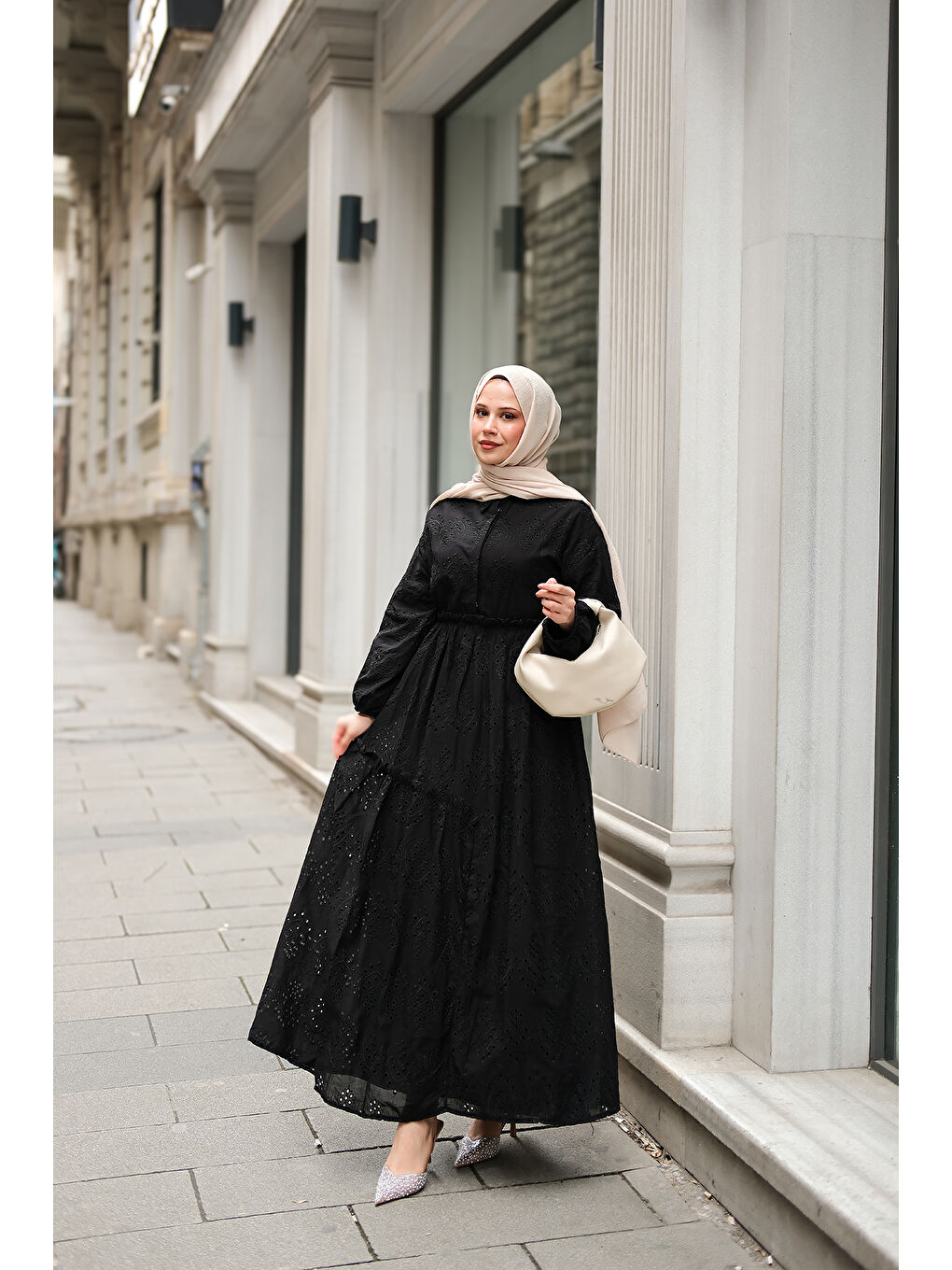 Kadın Beli Lastikli Brode Elbise  Siyah-1