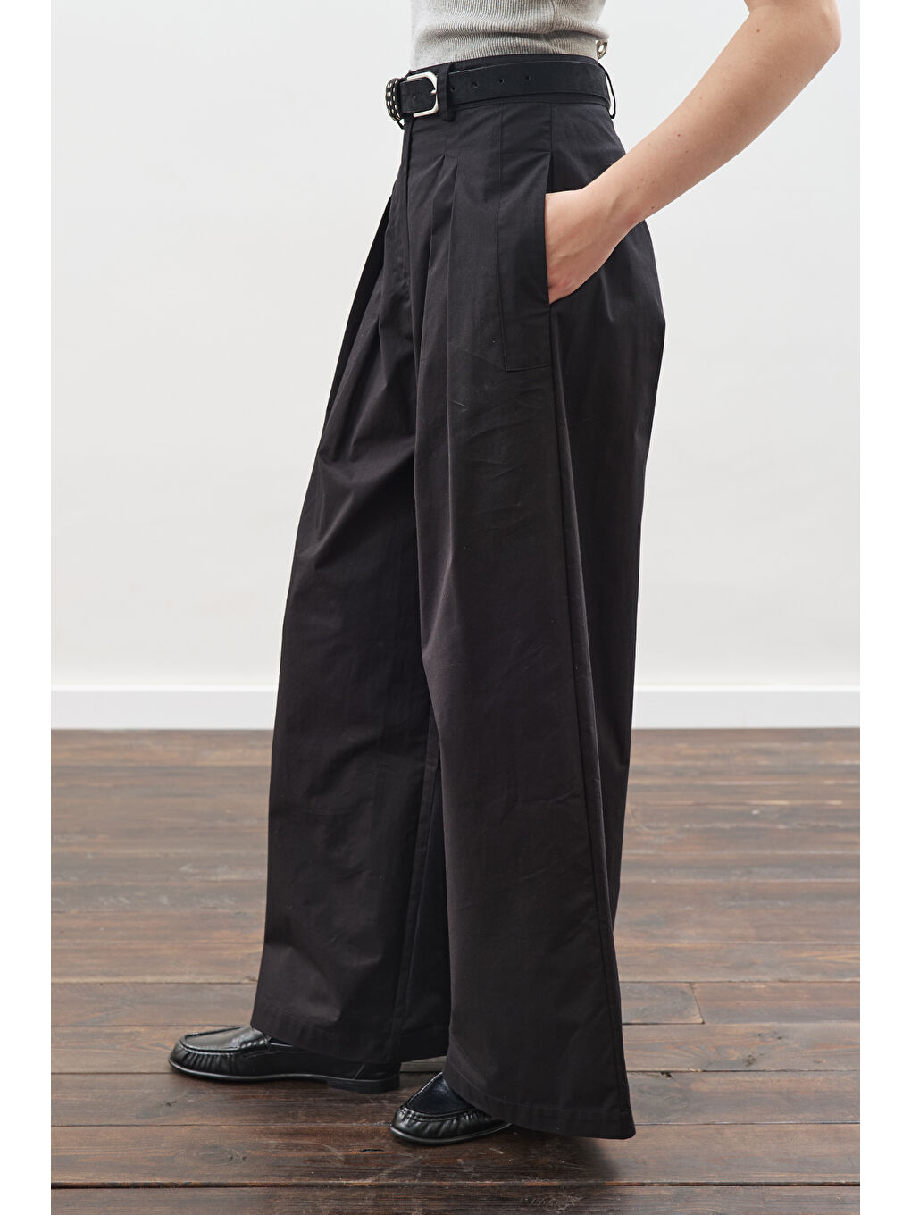 Geniş Pileli Gabardin Pantolon Siyah-4