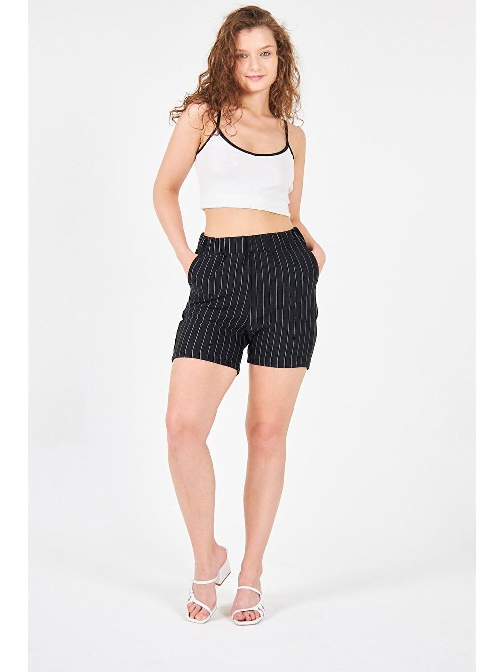Siyah Kadın Çizgili Şort-1