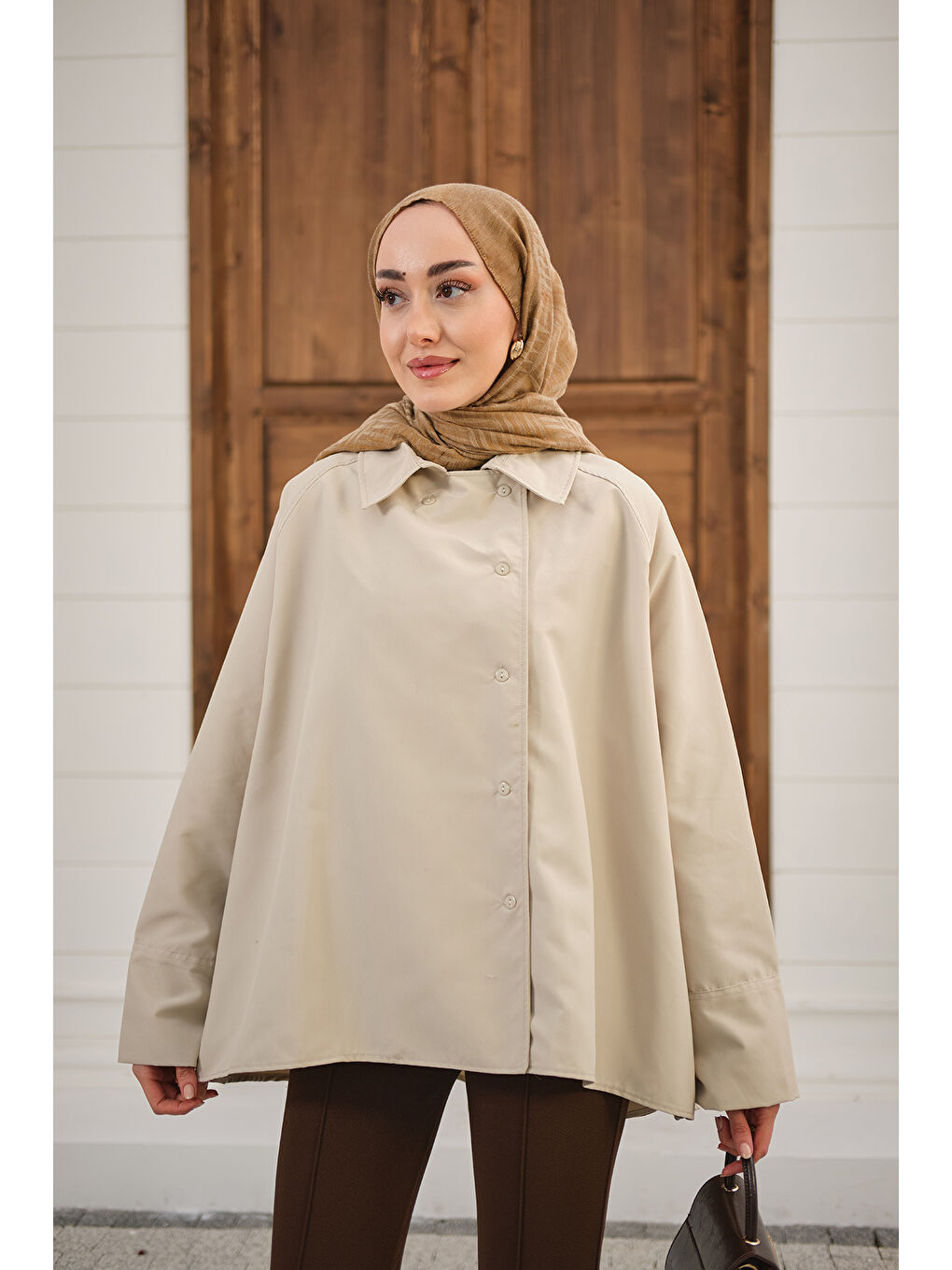 Bej Kadın Gömlek Yaka Düğmeli İnce Kısa Trenç Taş-1