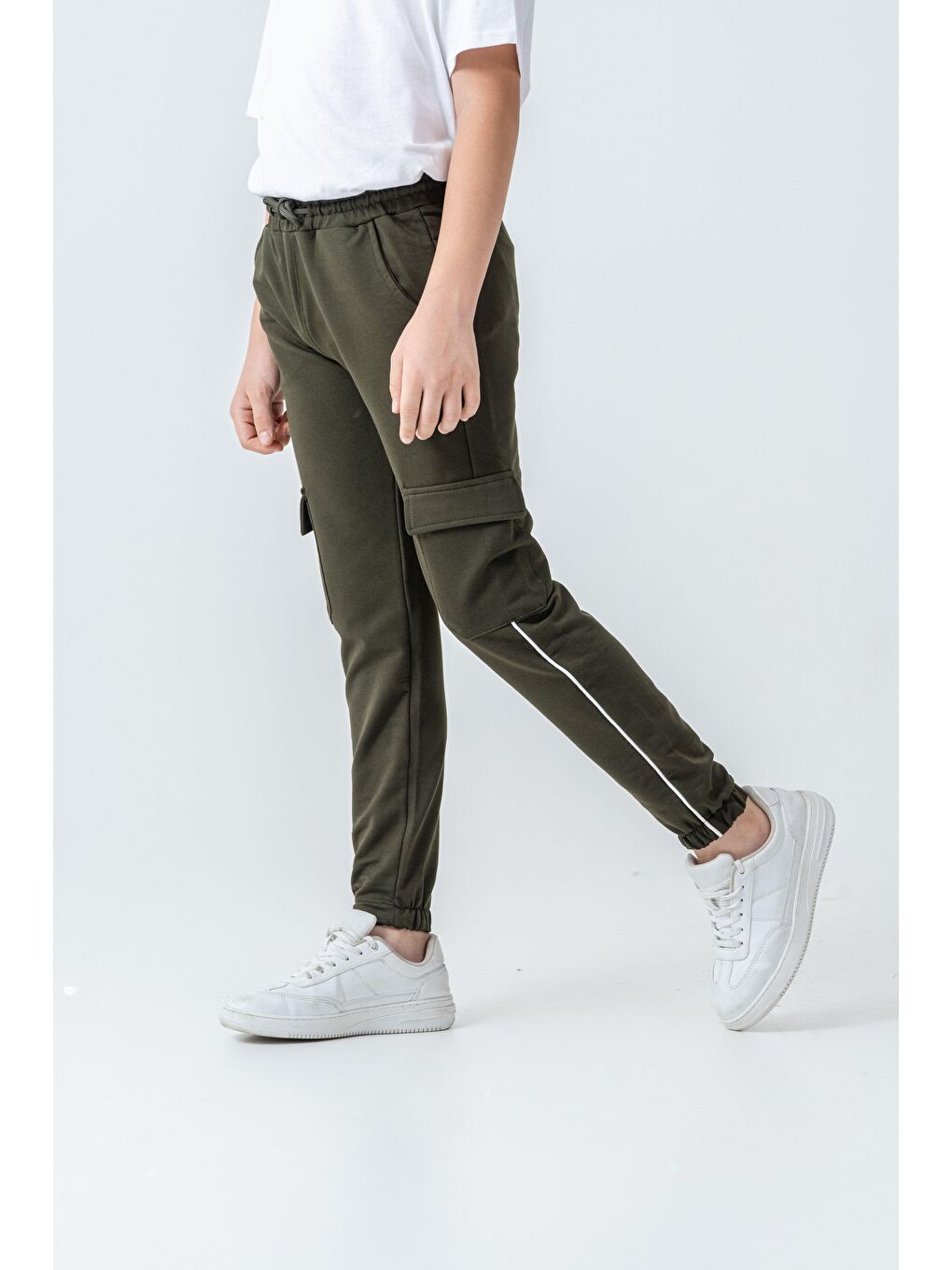 Haki Çift Kargo Cepli Sağ Cep Baskılı Çift Bacak Biyeli Erkek Çocuk Eşofman Altı-1