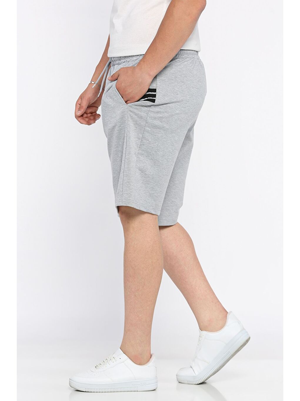 Gri Erkek Şerit Detaylı Bel Lastikli Şort-1