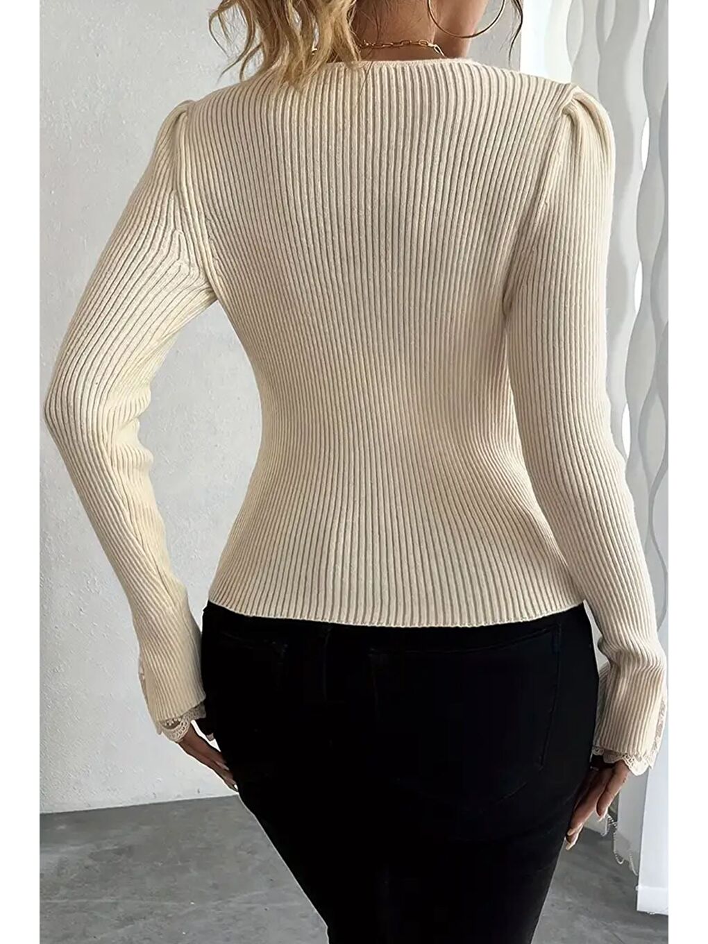 Bej Kol Güpür Detaylı V Yaka Triko Bluz-2