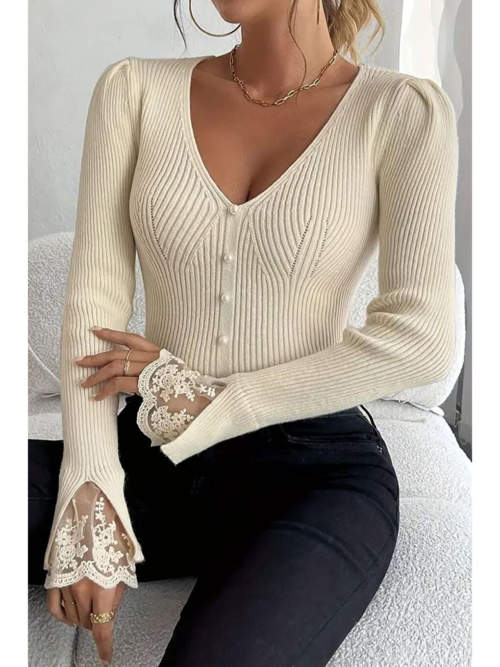 Bej Kol Güpür Detaylı V Yaka Triko Bluz-3