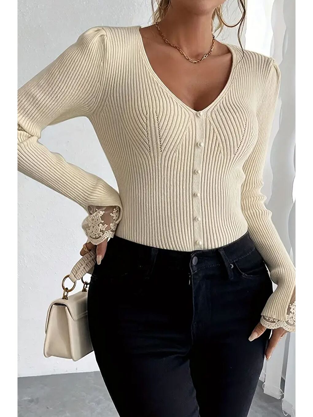 Bej Kol Güpür Detaylı V Yaka Triko Bluz-4