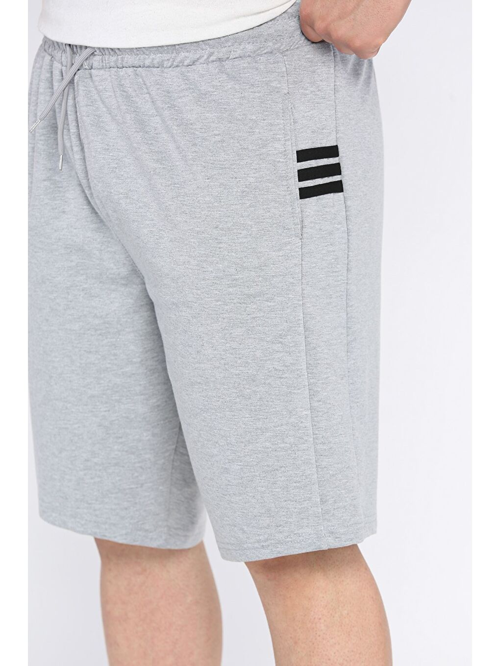 Gri Erkek Şerit Detaylı Bel Lastikli Şort-3