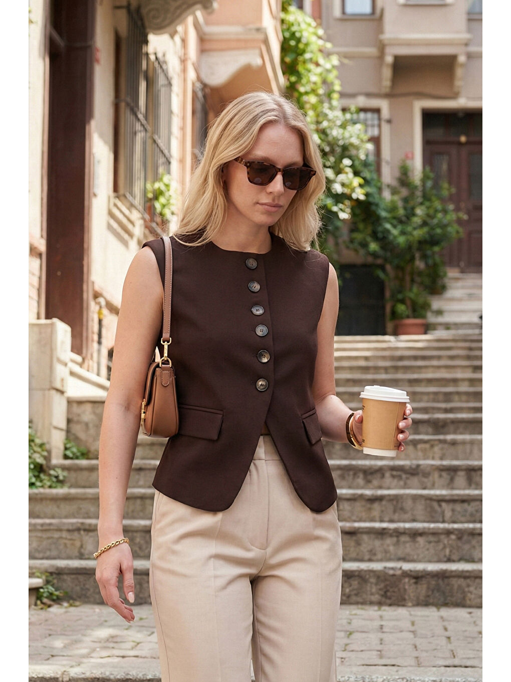 Kahverengi Ön Yırtmaç Detaylı Fitted Fit Bisiklet Yaka Düğmeli Yelek 6521194