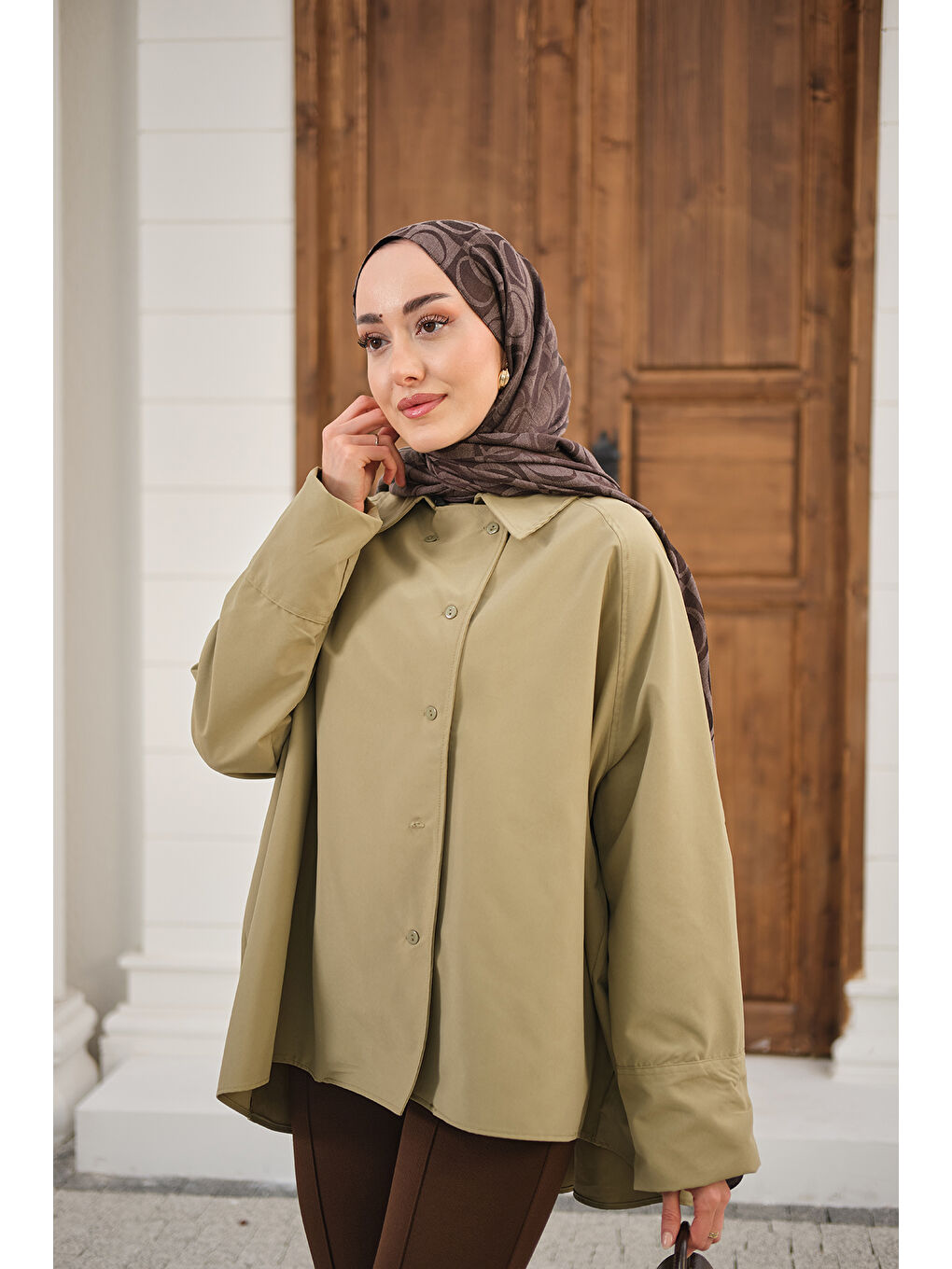 Bej Kadın Gömlek Yaka Düğmeli İnce Kısa Trenç Vizon