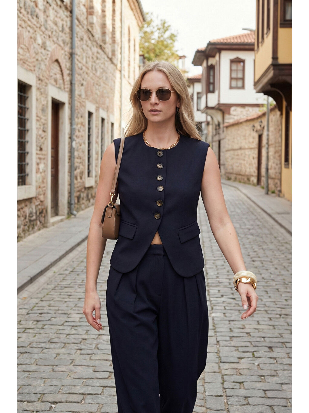 Lacivert Ön Yırtmaç Detaylı Fitted Fit Bisiklet Yaka Düğmeli Yelek 6521194