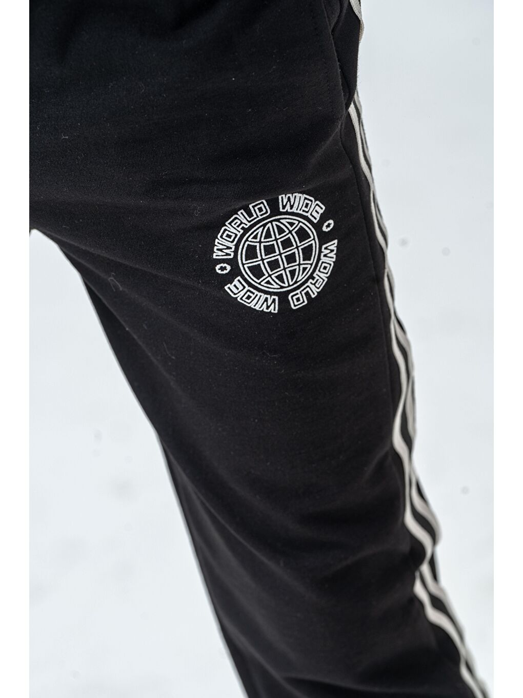 Siyah Yanlar Şeritli World Wide Baskılı Erkek Çocuk Eşofman Altı-4