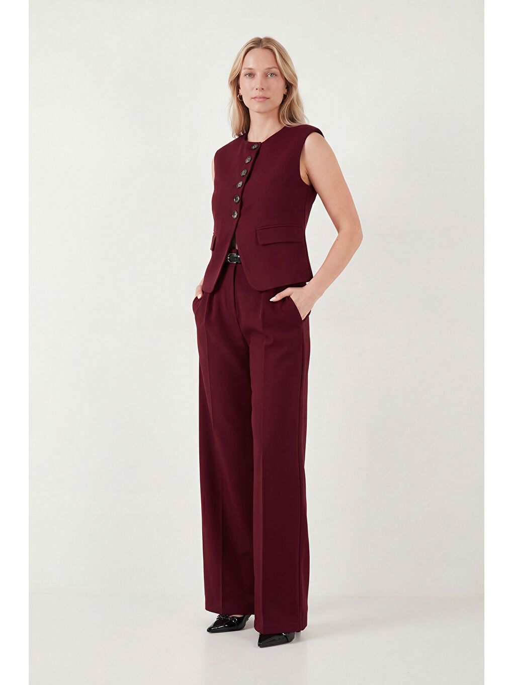 Bordo Ön Yırtmaç Detaylı Fitted Fit Bisiklet Yaka Düğmeli Yelek 6521194-1