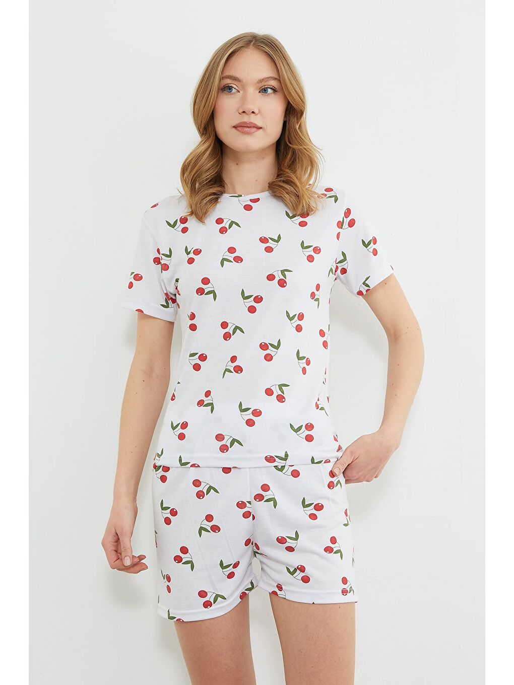 Kırmızı Kiraz Desenli Bisiklet Yaka Şortlu Pijama Takımı-2