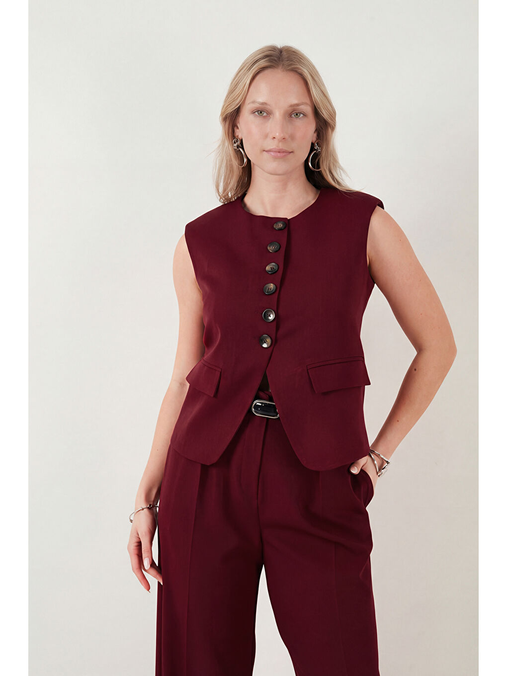 Bordo Ön Yırtmaç Detaylı Fitted Fit Bisiklet Yaka Düğmeli Yelek 6521194-2