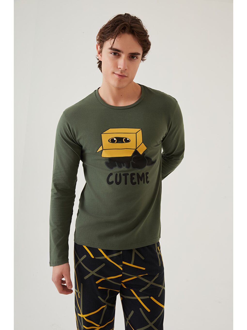 Bej Erkek Pamuklu Uzun Kollu Üst Baskılı Alt Desenli Cepli Pijama Takımı-1