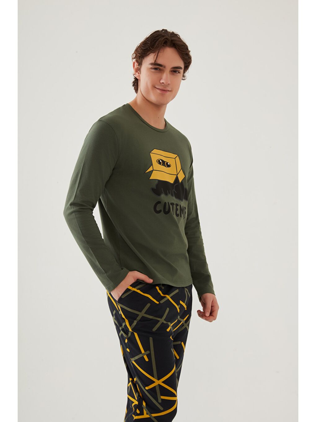 Bej Erkek Pamuklu Uzun Kollu Üst Baskılı Alt Desenli Cepli Pijama Takımı-2